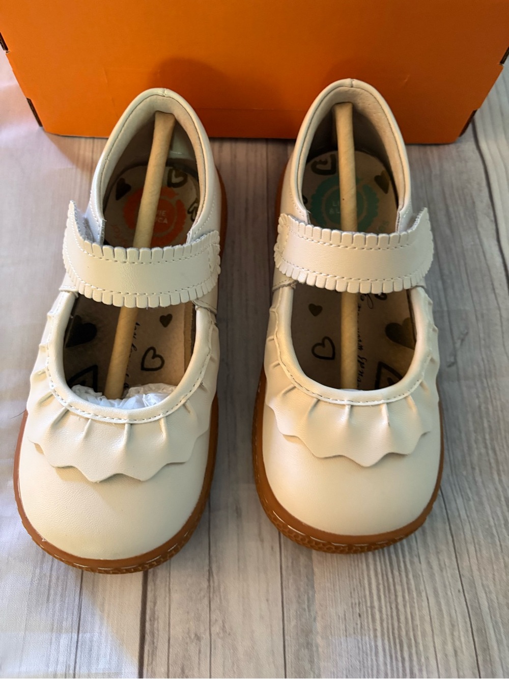 Livie & Luca White Pearl Ruched Classic Scalloped Mary Jane Shoes Size 11